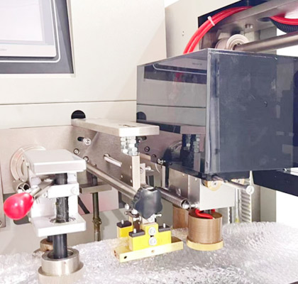 Special bubble film packaging machine